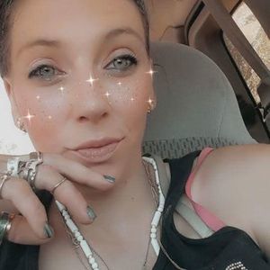 Meet your Posher, Cassandra